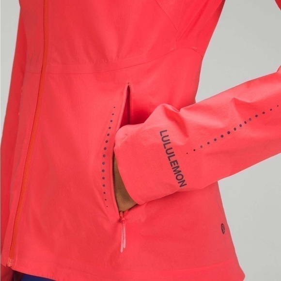 LULULEMON Fast and Free Windbreaker in Pale Raspberry 10 - Picture 3 of 6